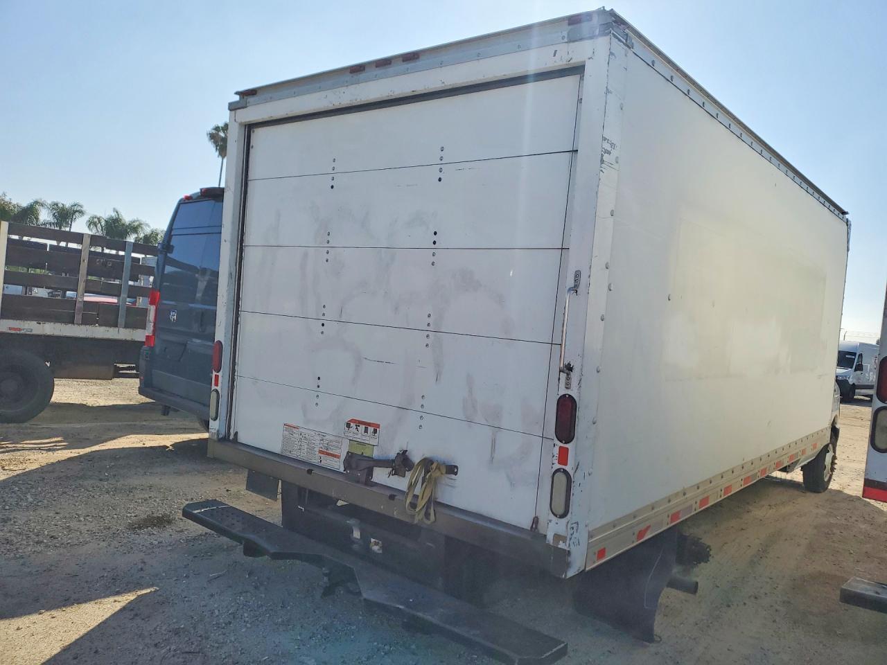 2014 Ford E350 Box Truck - Фото 3