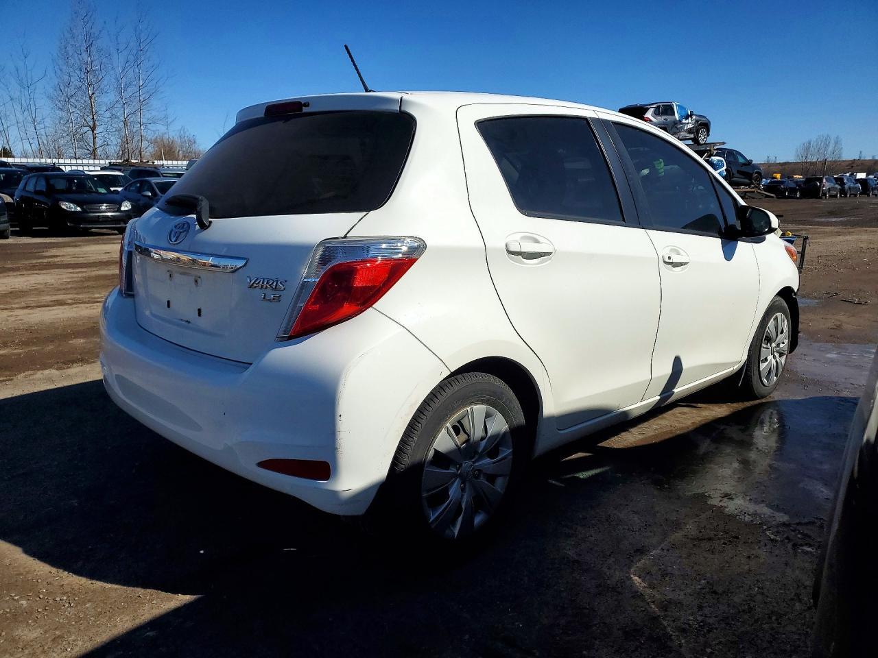 2013 Toyota Yaris 5-Door L - Фото 3