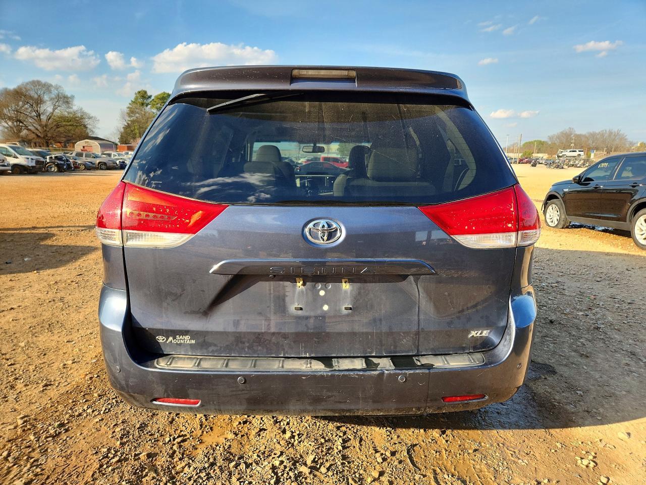 2014 Toyota Sienna Xle 8-Passenger - Image 6