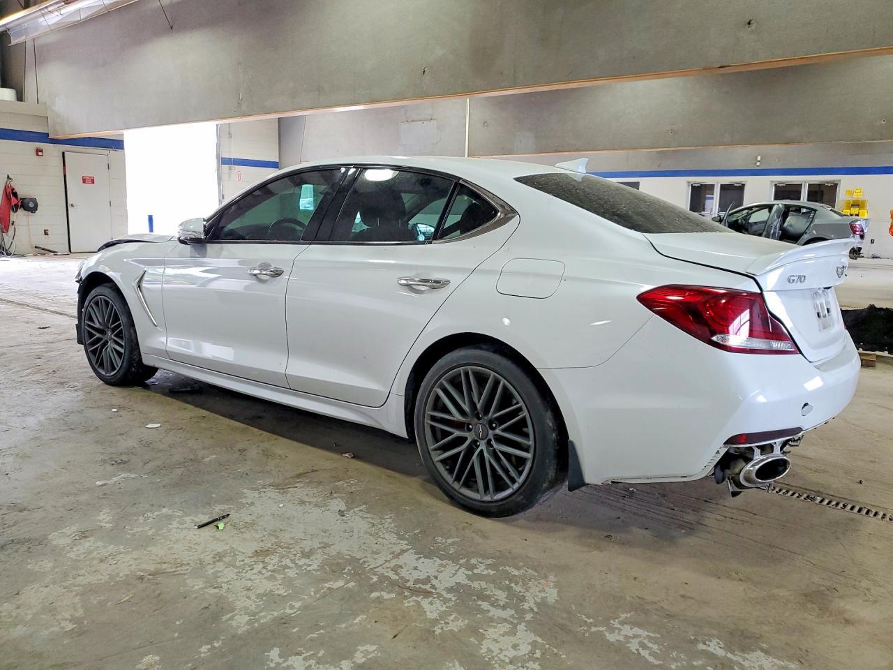 2019 Genesis G70 3.3T Advanced - Фото 2
