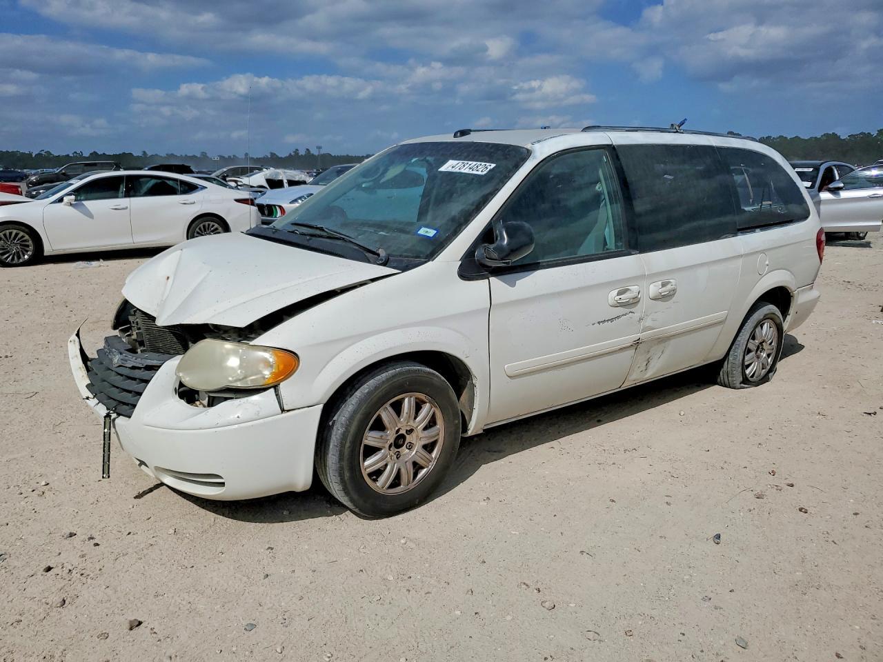 2005 Chrysler Town & Country Lx