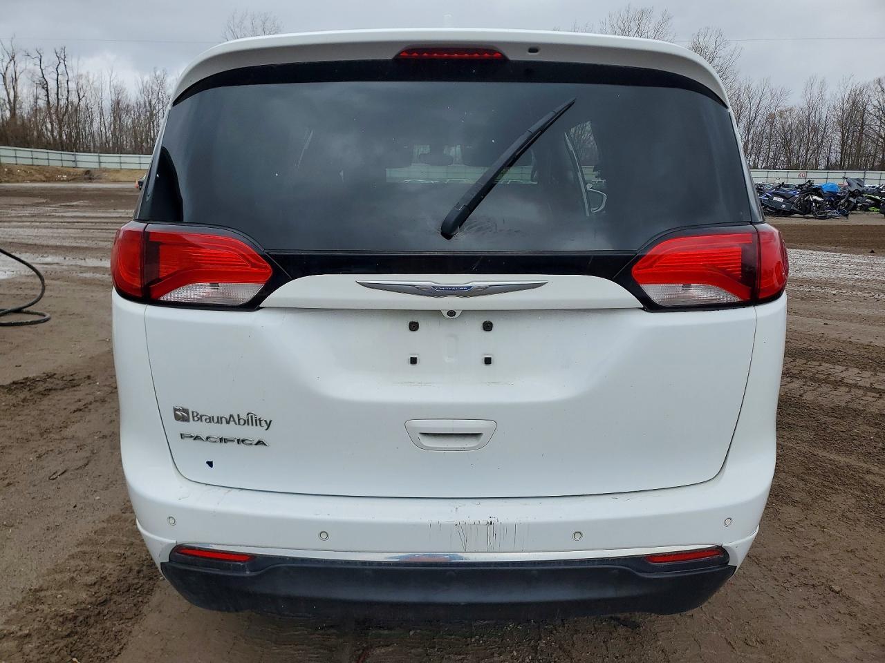 2017 Chrysler Pacifica Touring L - Фото 6