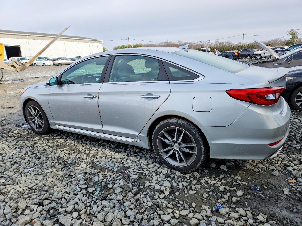 2015 Hyundai Sonata Sport 2.0T - Фото 2