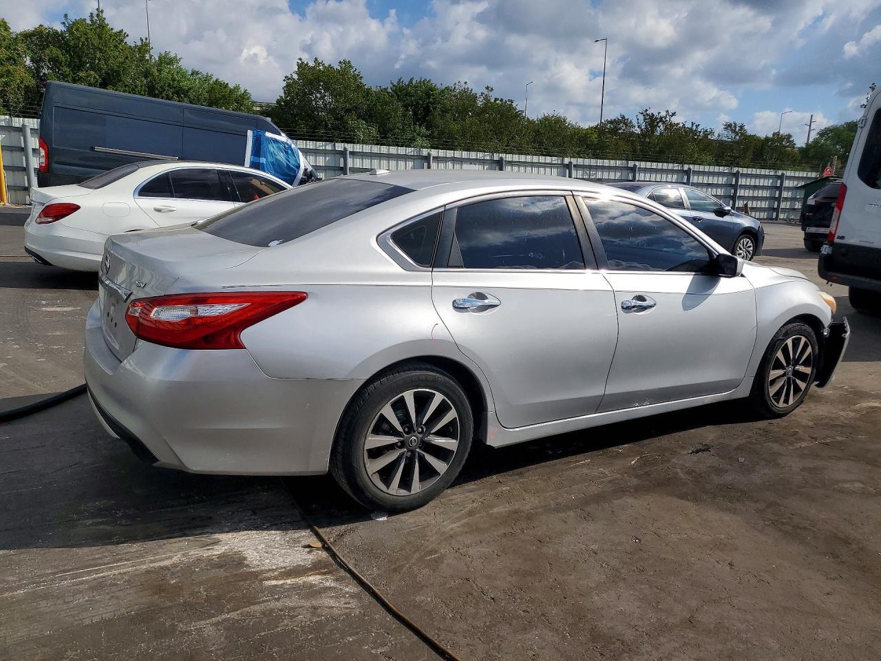 2017 Nissan Altima 2.5 Sv - Image 3