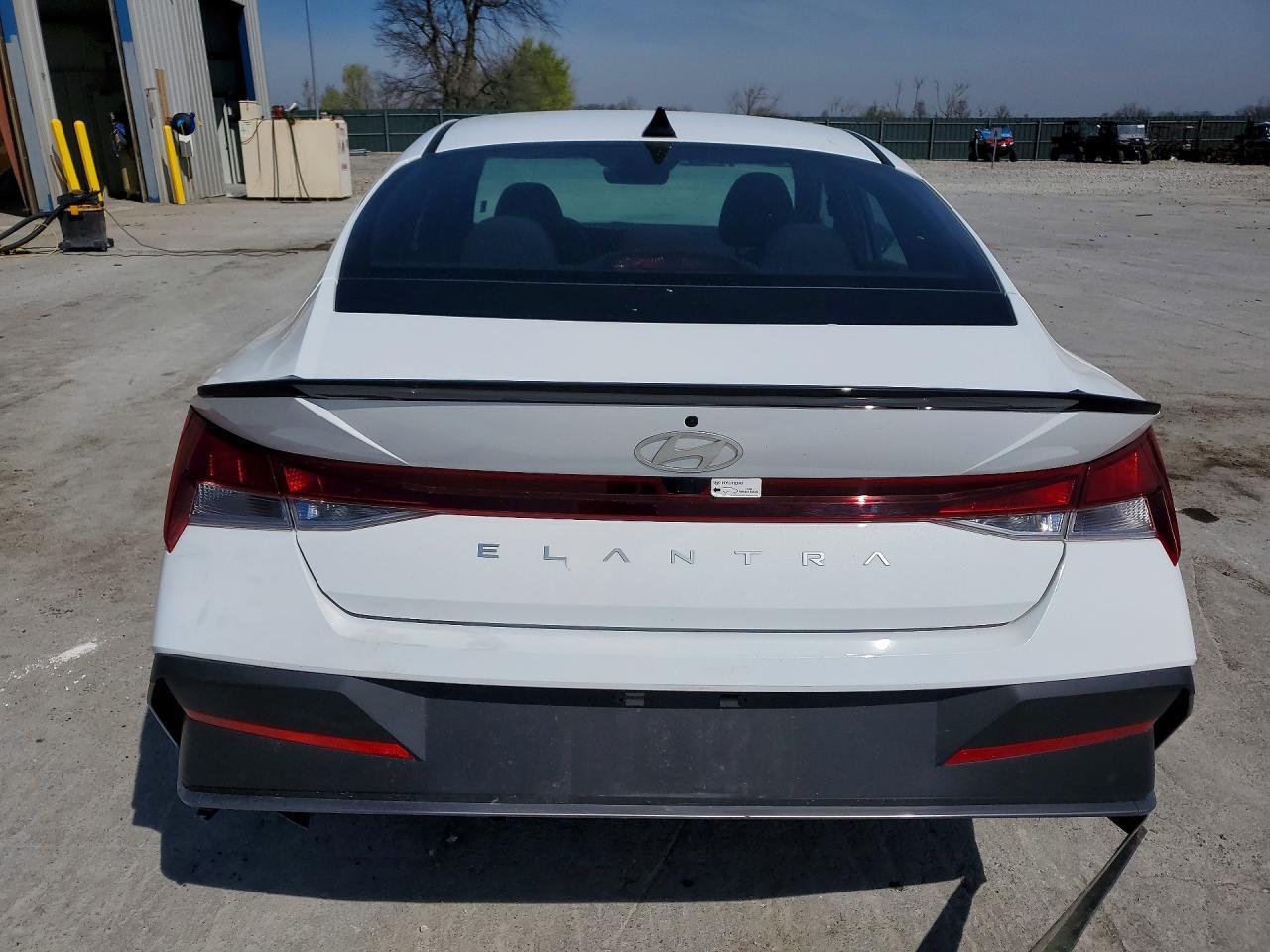 2025 Hyundai Elantra Sel Sport - Image 6