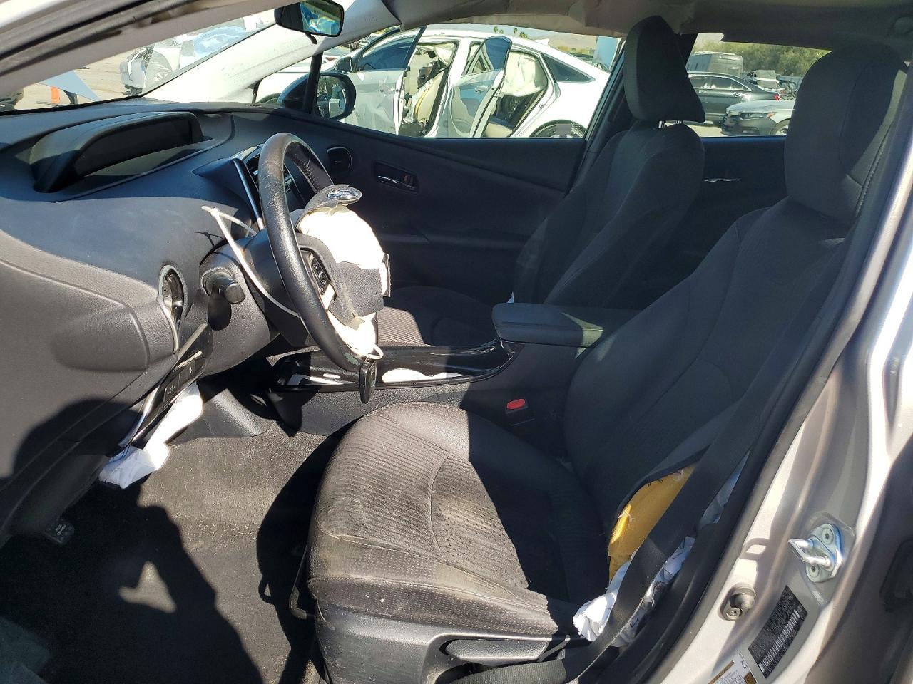 2016 Toyota Prius Three - Image 7