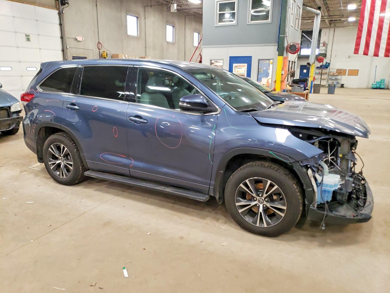 2018 Toyota Highlander Le - Image 4