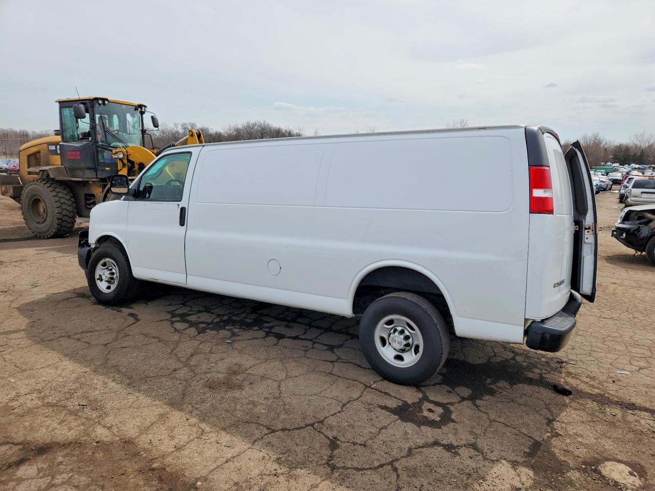 2019 Chevrolet Express G2500 - Фото 2