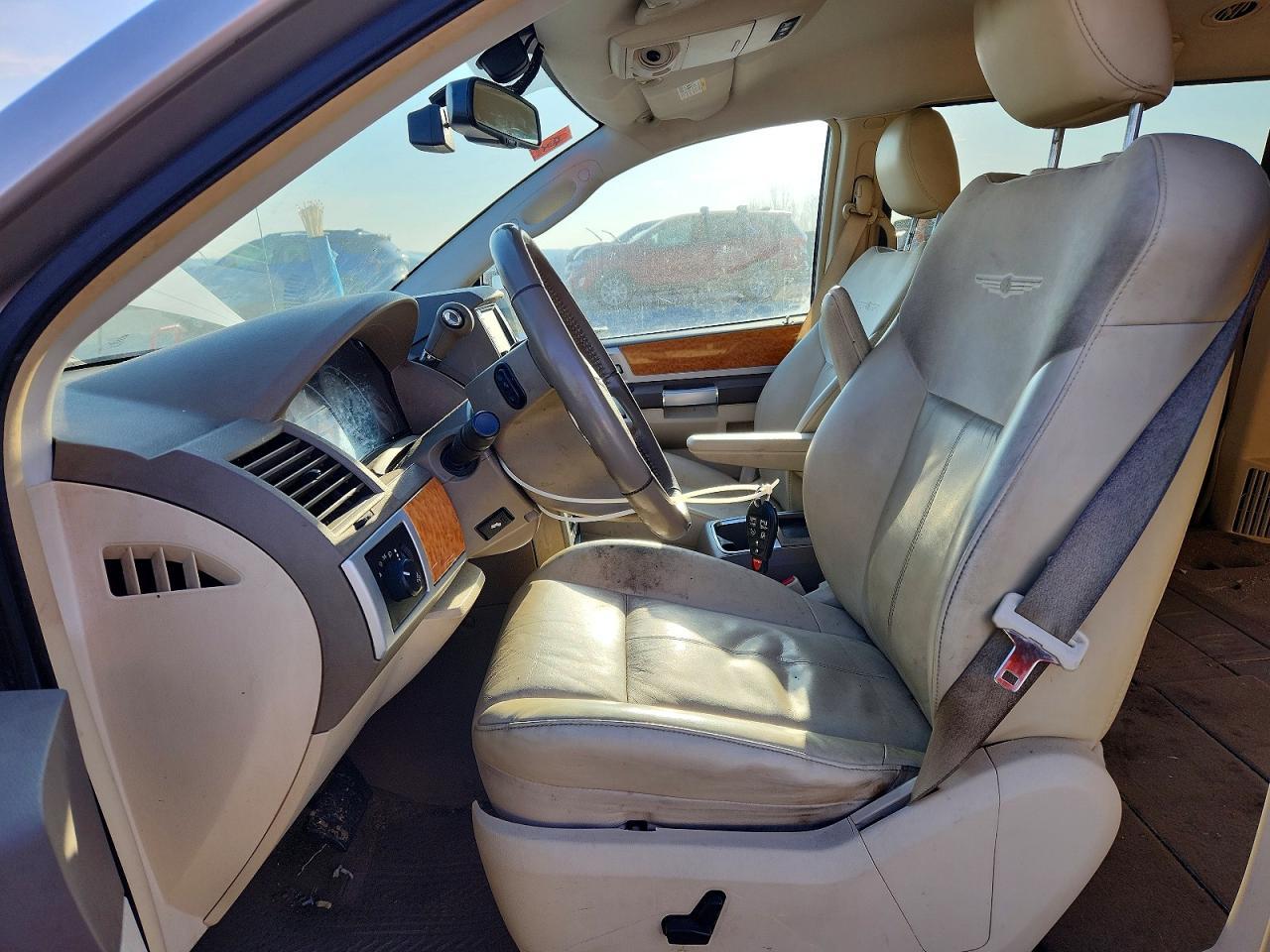 2009 Chrysler Town & Country Limited - Фото 7