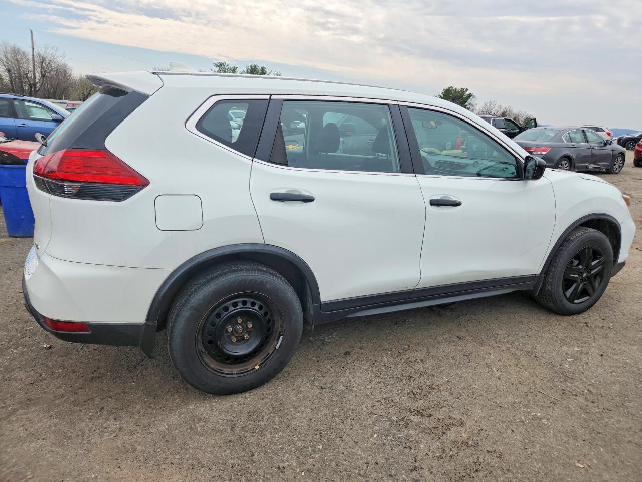 2017 Nissan Rogue S - Image 3