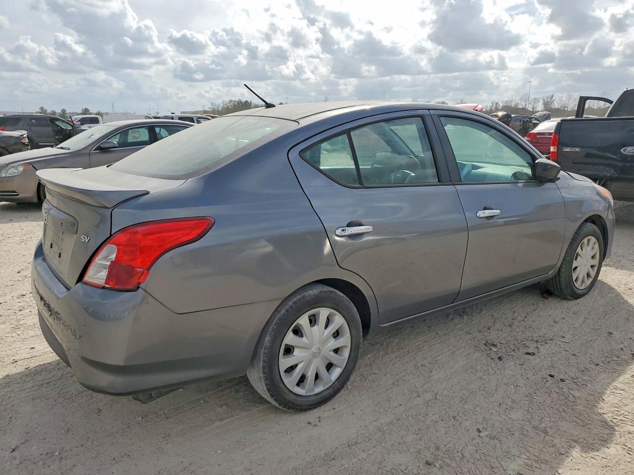 2017 Nissan Versa 1.6 Sv - Image 3