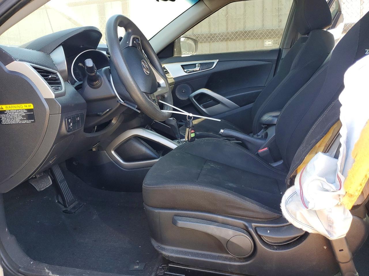 2013 Hyundai Veloster Base - Image 7