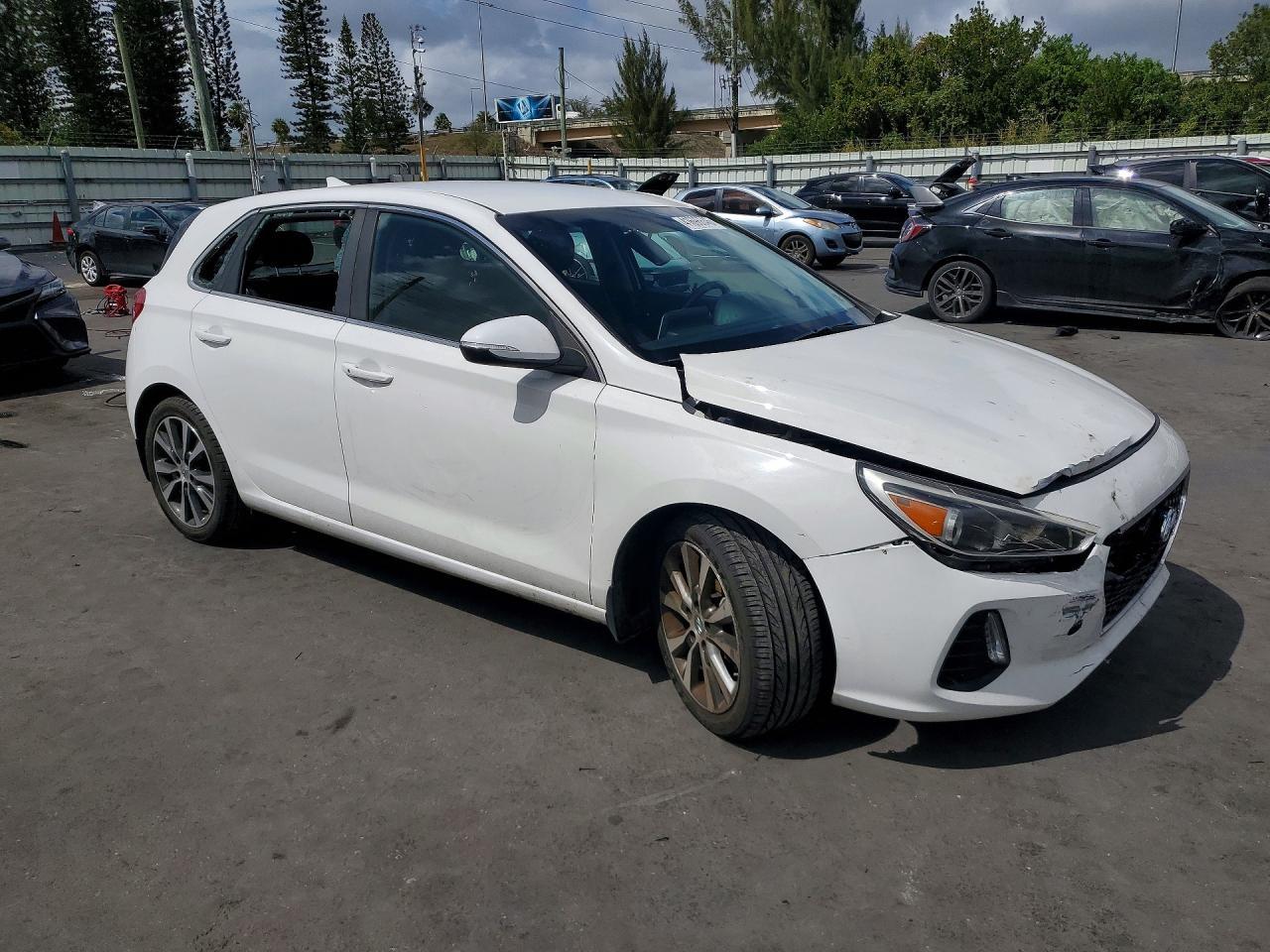 2018 Hyundai Elantra Gt Base - Image 4