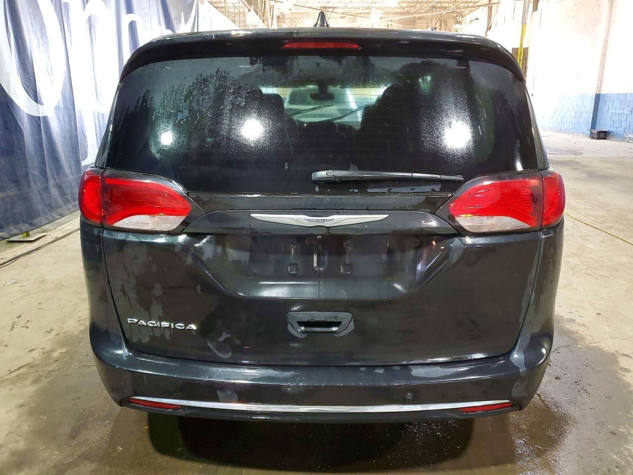 2018 Chrysler Pacifica Touring Plus - Image 6