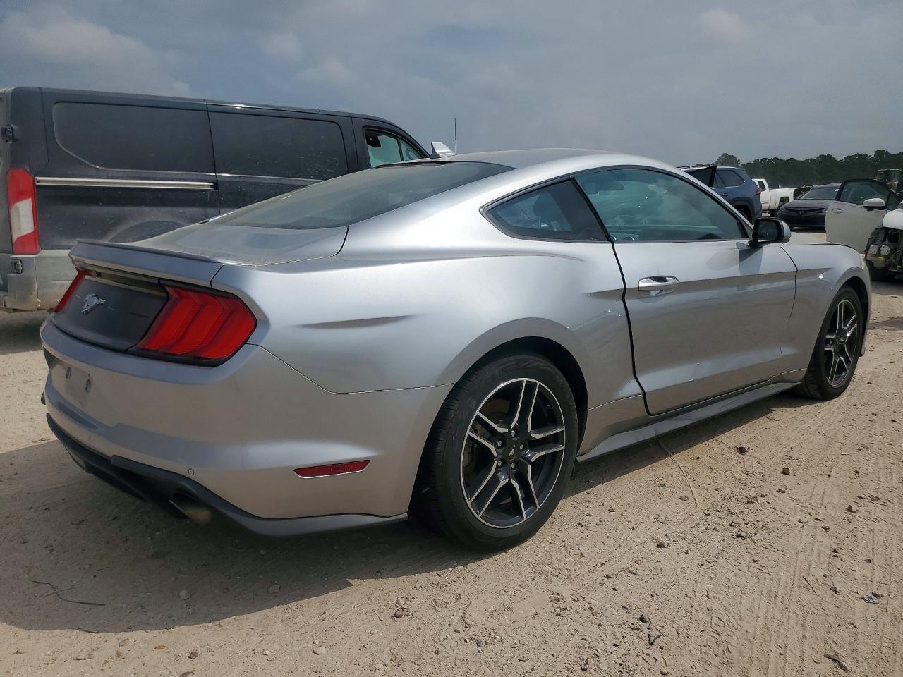 2023 Ford Mustang - Фото 3