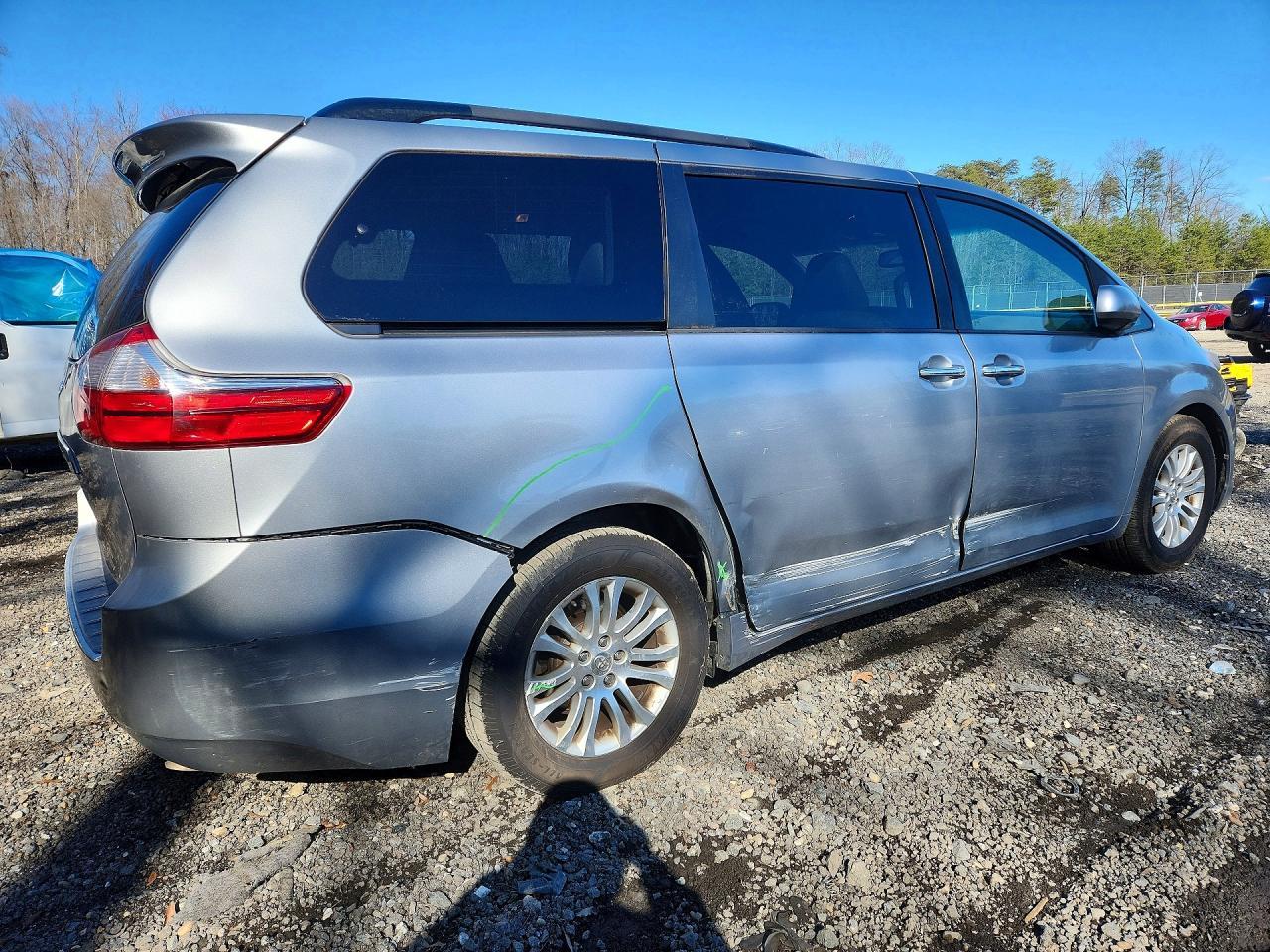 2016 Toyota Sienna Xle 8-Passenger - Фото 3