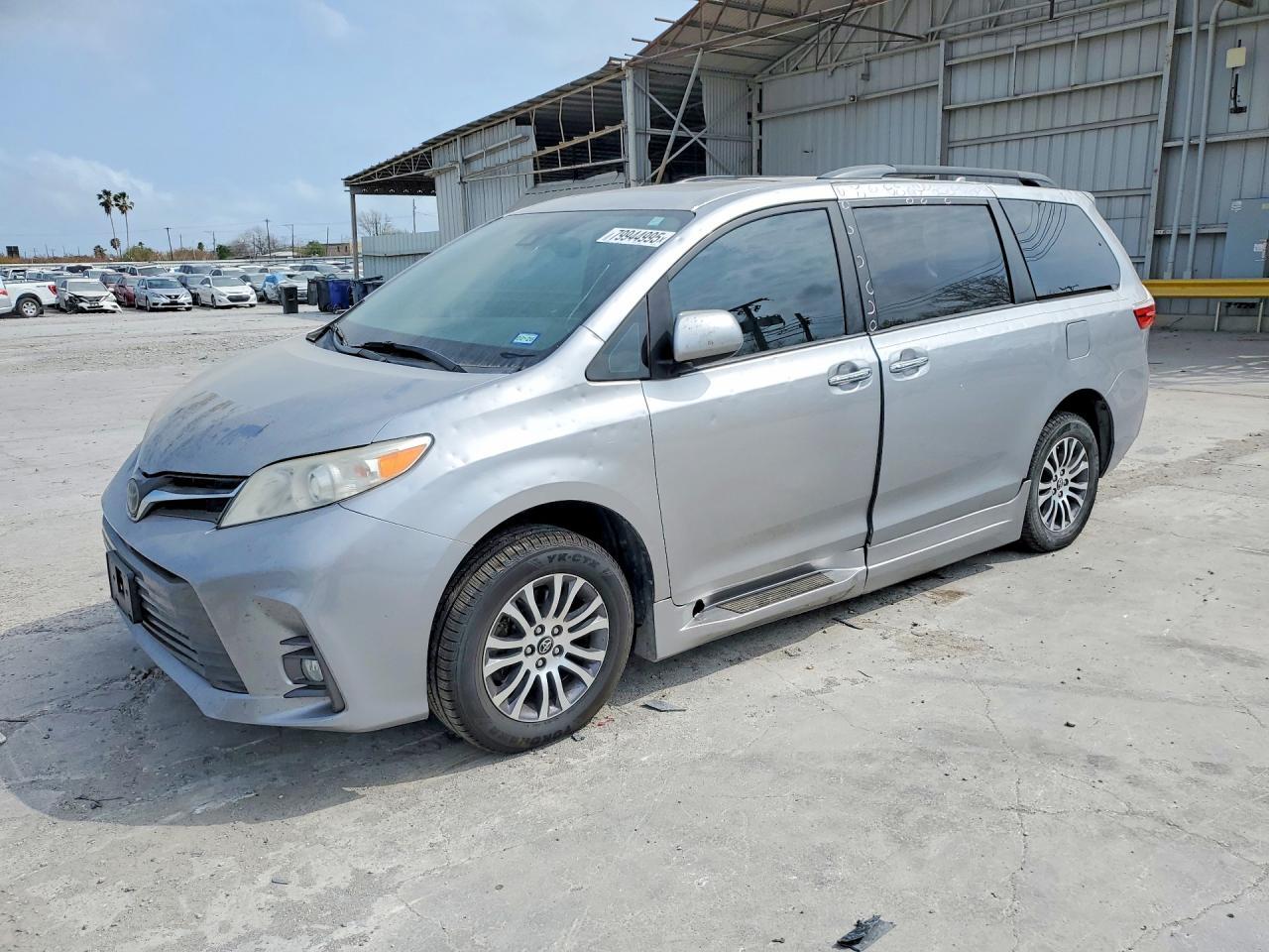 2018 Toyota Sienna Xle Premium 8-Passenger