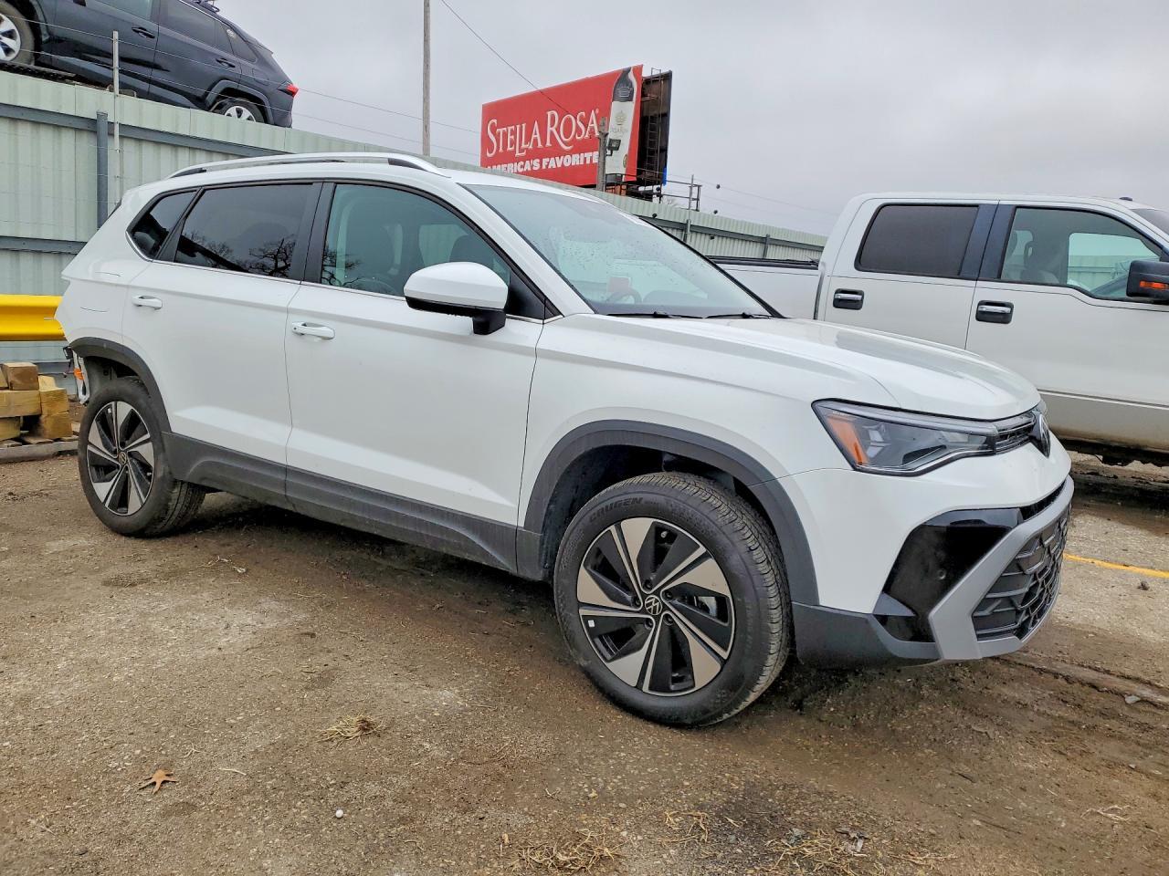 2025 Volkswagen Taos Se - Image 4