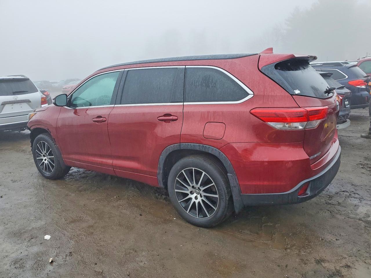 2017 Toyota Highlander Se - Image 2