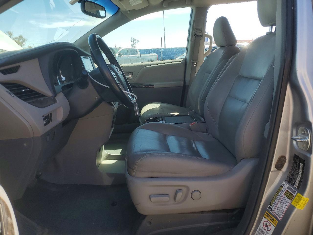 2016 Toyota Sienna Xle 8-Passenger - Image 7