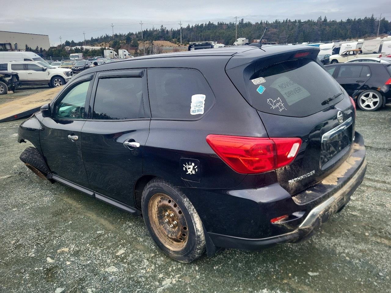 2018 Nissan Pathfinder S - Image 2