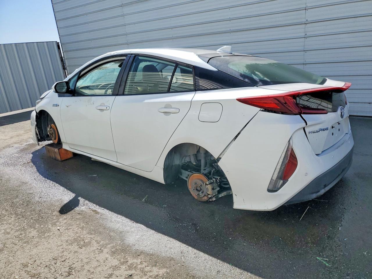 2021 Toyota Prius Prime Limited - Фото 2