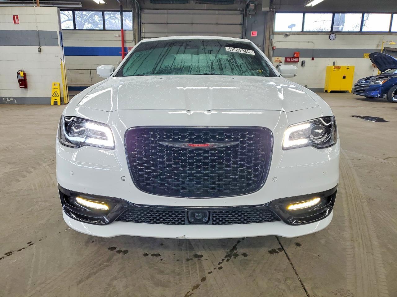2023 Chrysler 300 S - Фото 5