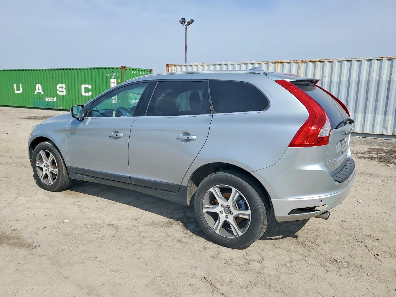 2013 Volvo Xc60 - Image 2