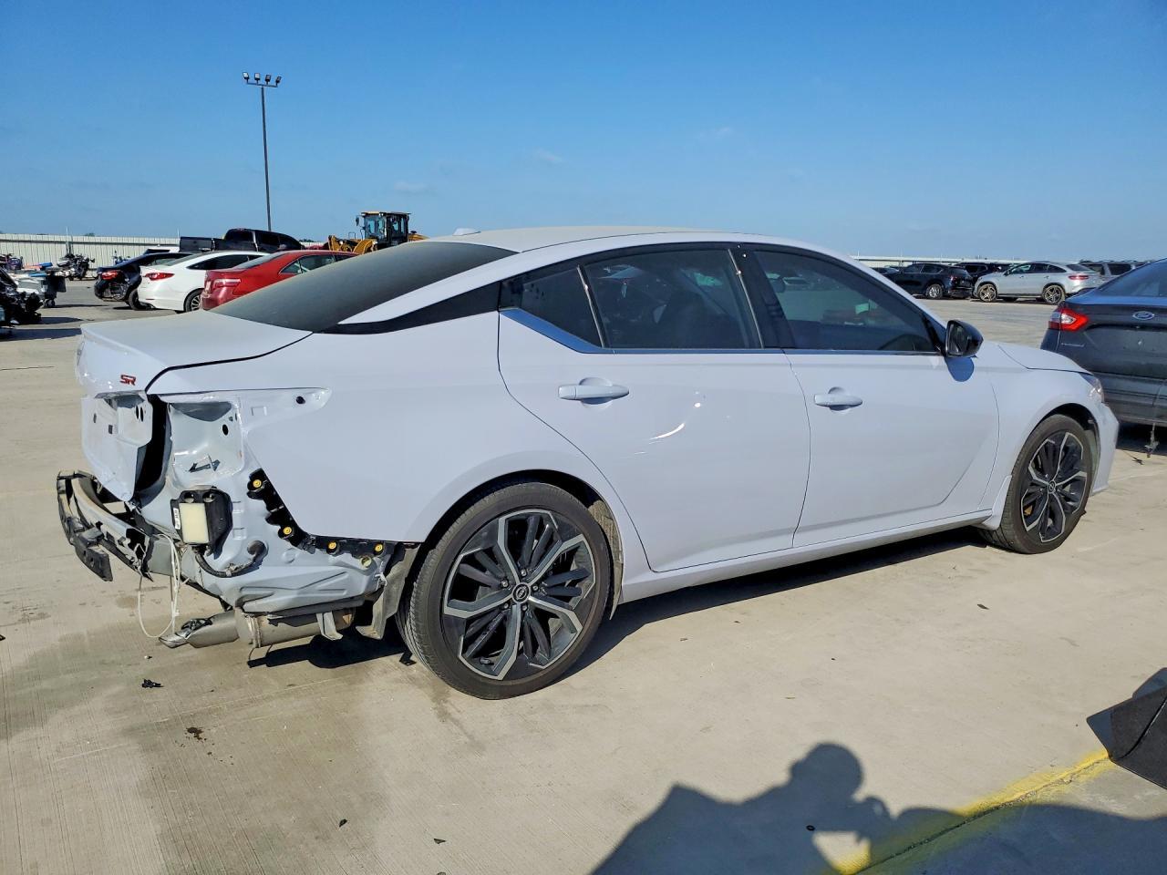 2025 Nissan Altima 2.5 Sr - Image 3