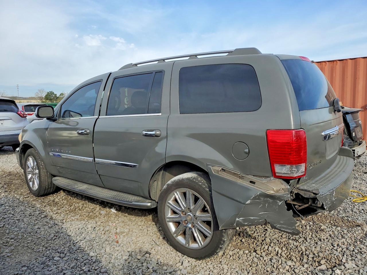 2007 Chrysler Aspen Limited - Image 2