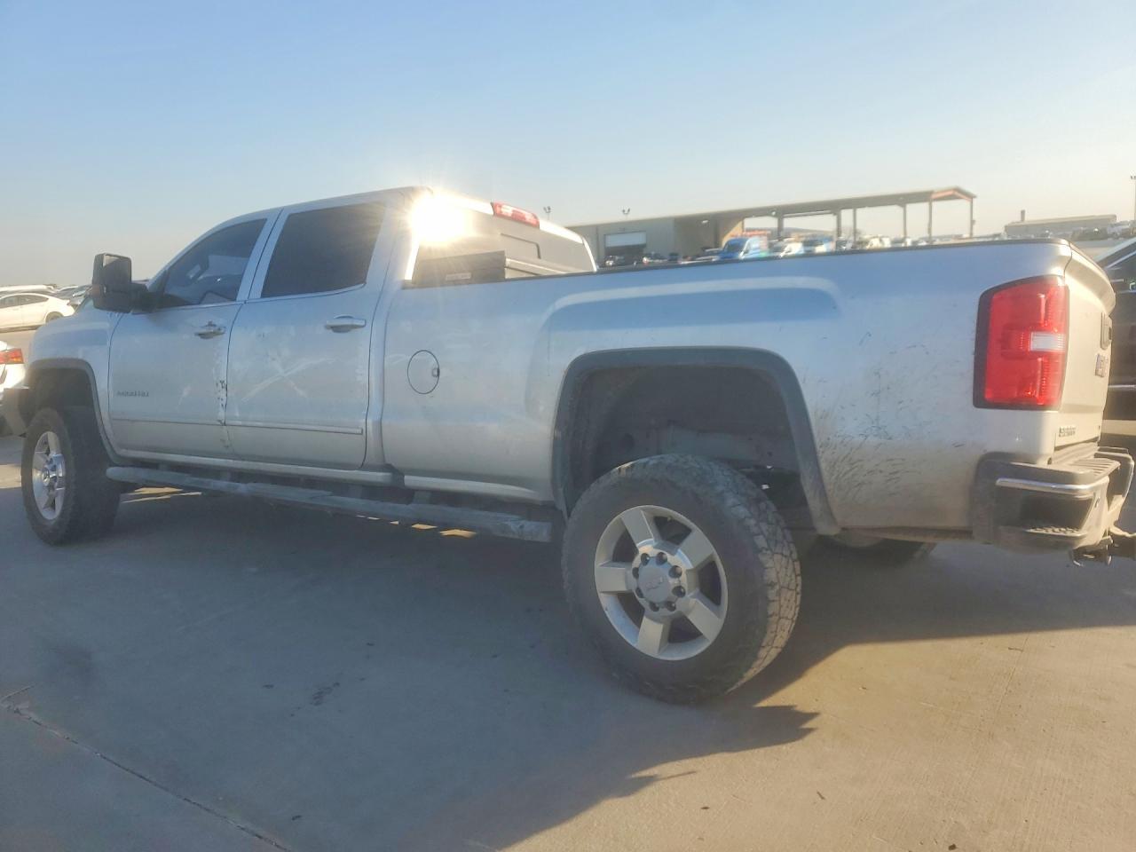 2017 GMC Sierra K2500 Sle - Image 2