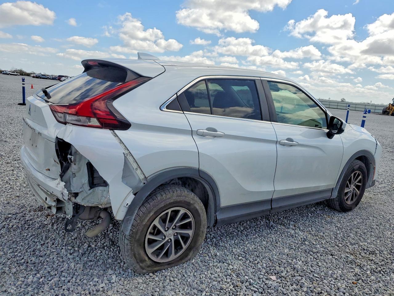 2023 Mitsubishi Eclipse Cross Es - Image 3