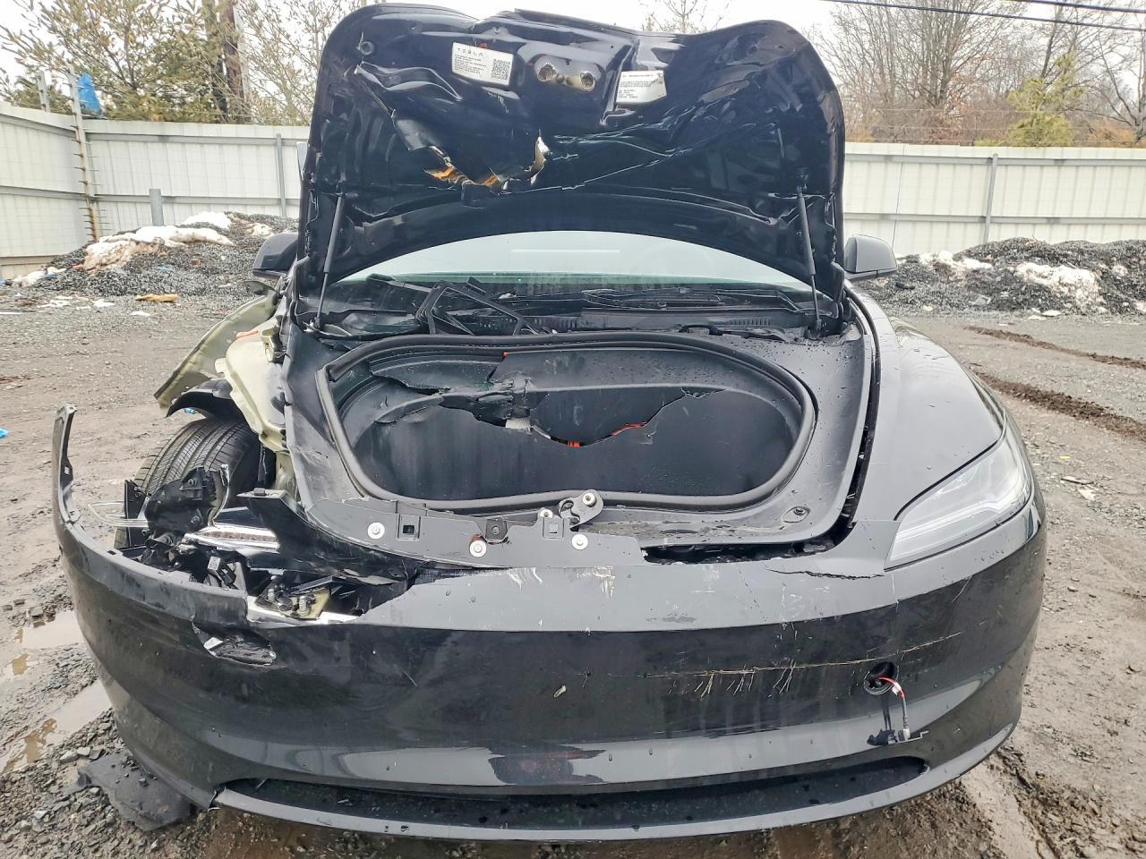 2026 Tesla Model 3 - Фото 5