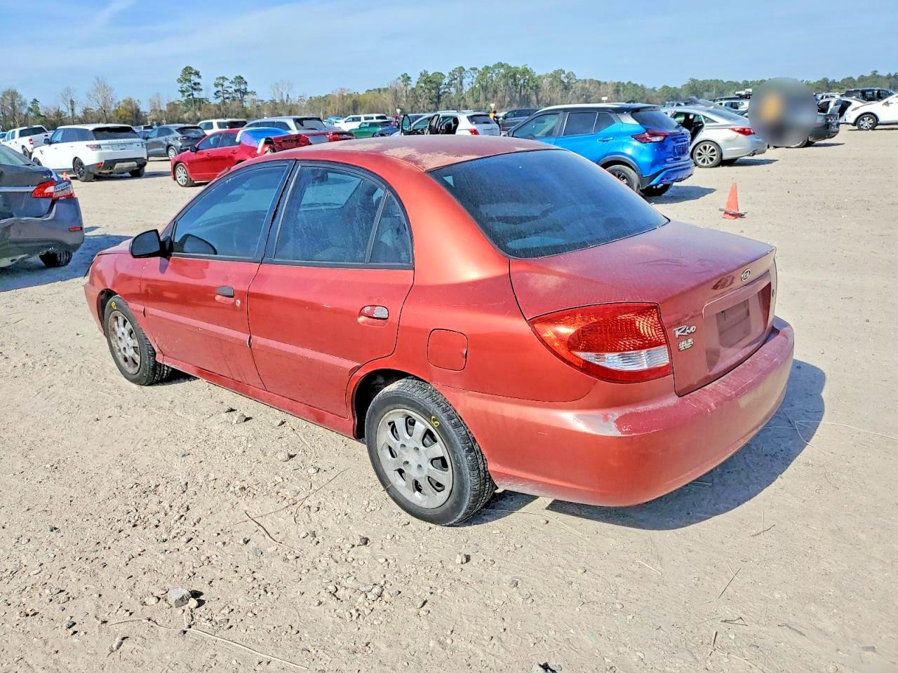 2003 Kia Rio - Image 2