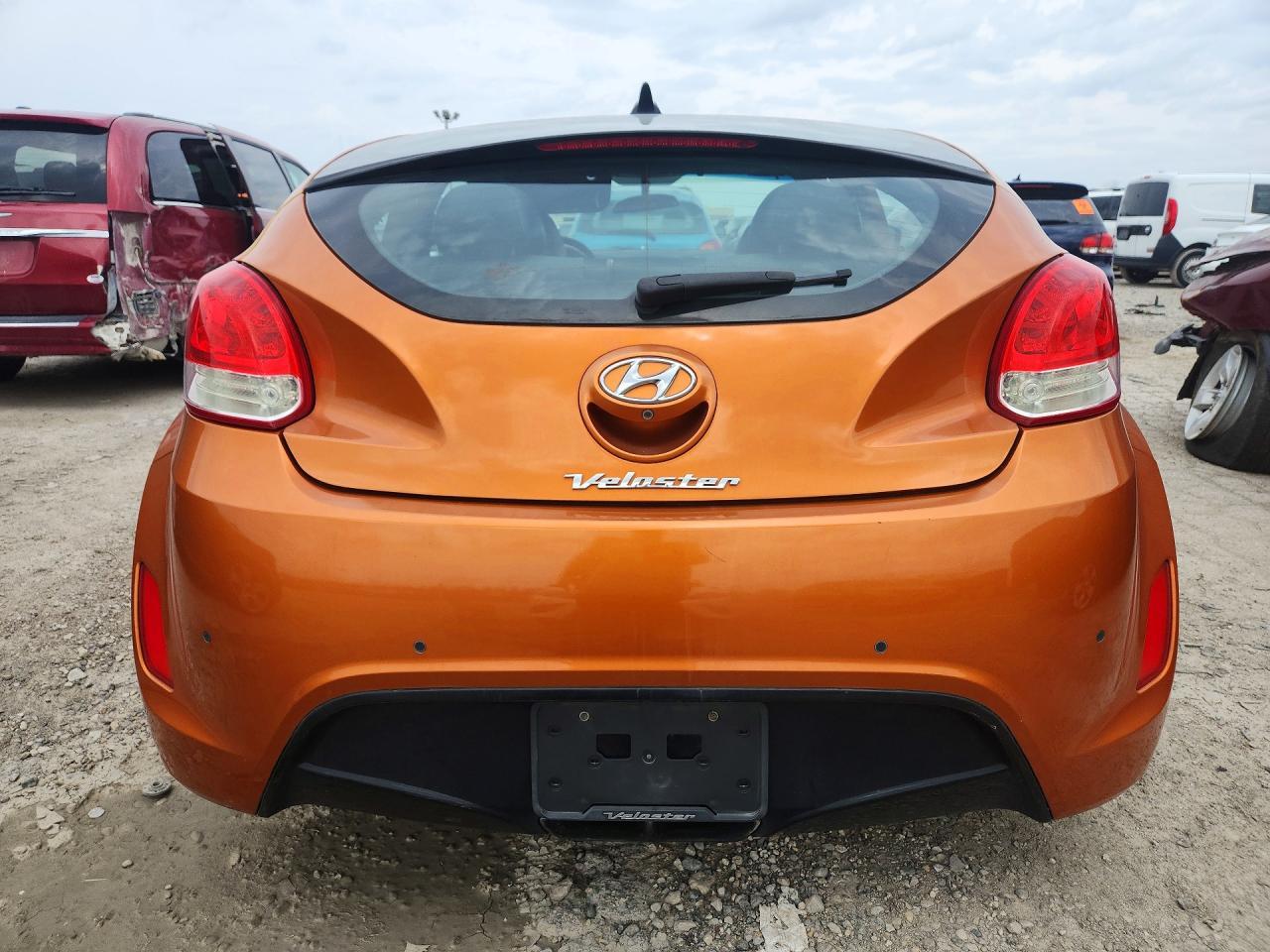 2013 Hyundai Veloster Base - Фото 6