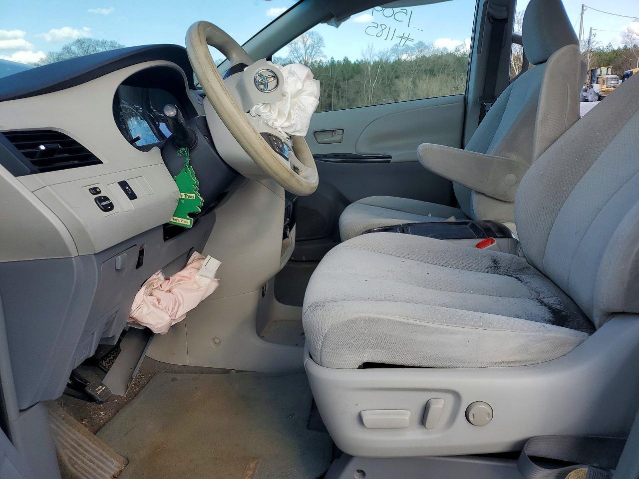 2011 Toyota Sienna - Image 7