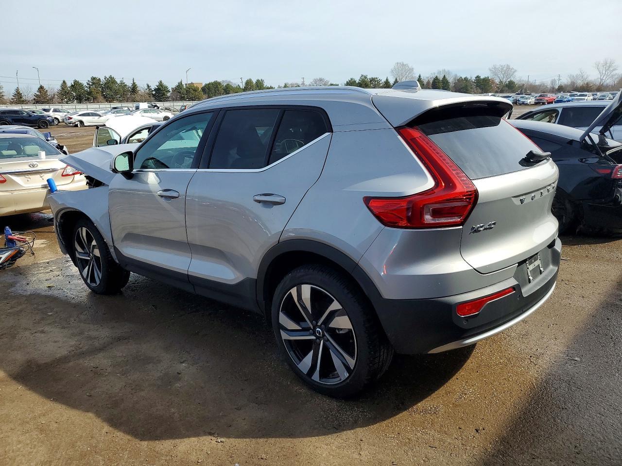 2024 Volvo Xc40 Ultimate - Фото 2