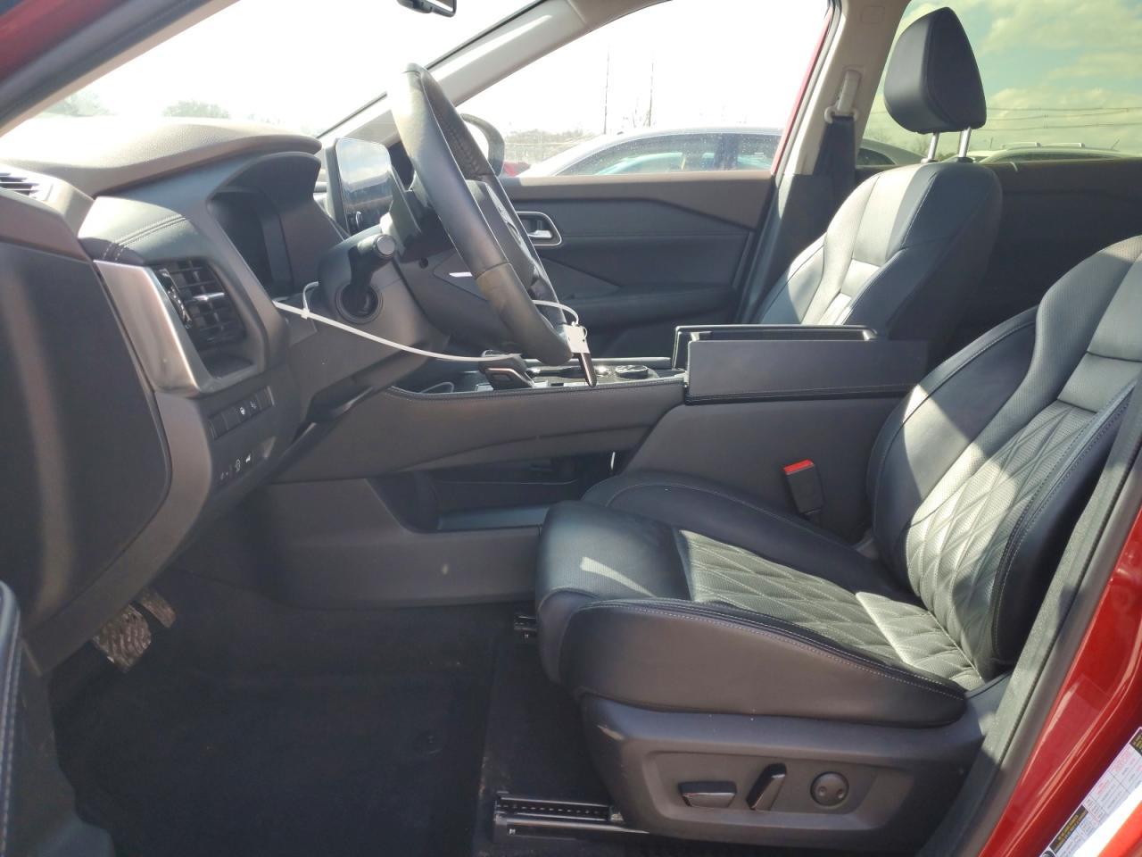 2023 Nissan Rogue Platinum - Image 7
