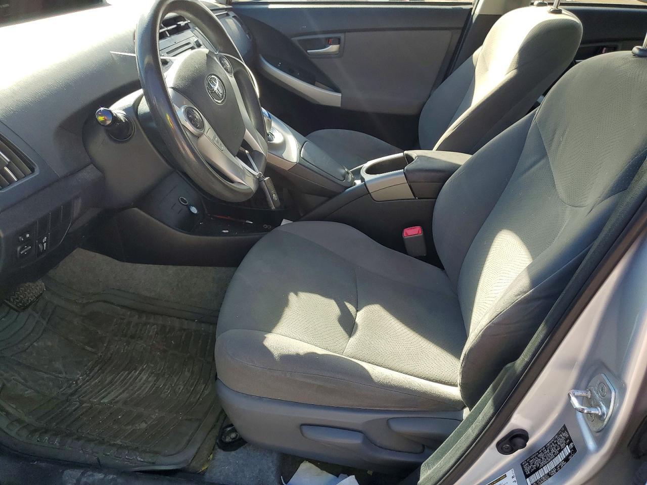 2013 Toyota Prius Two - Фото 7