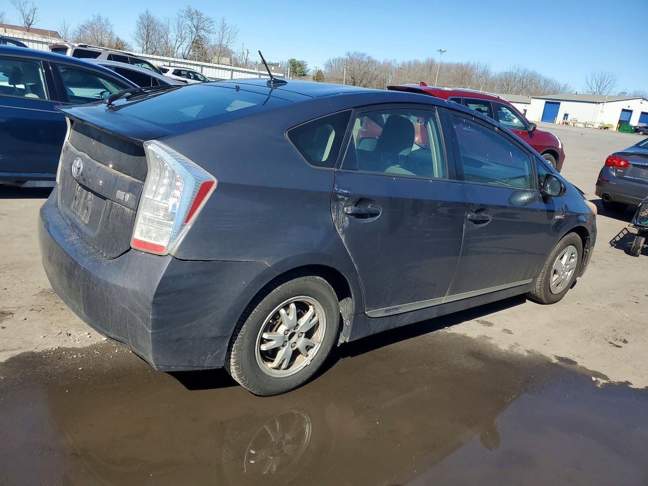 2011 Toyota Prius Two - Фото 3