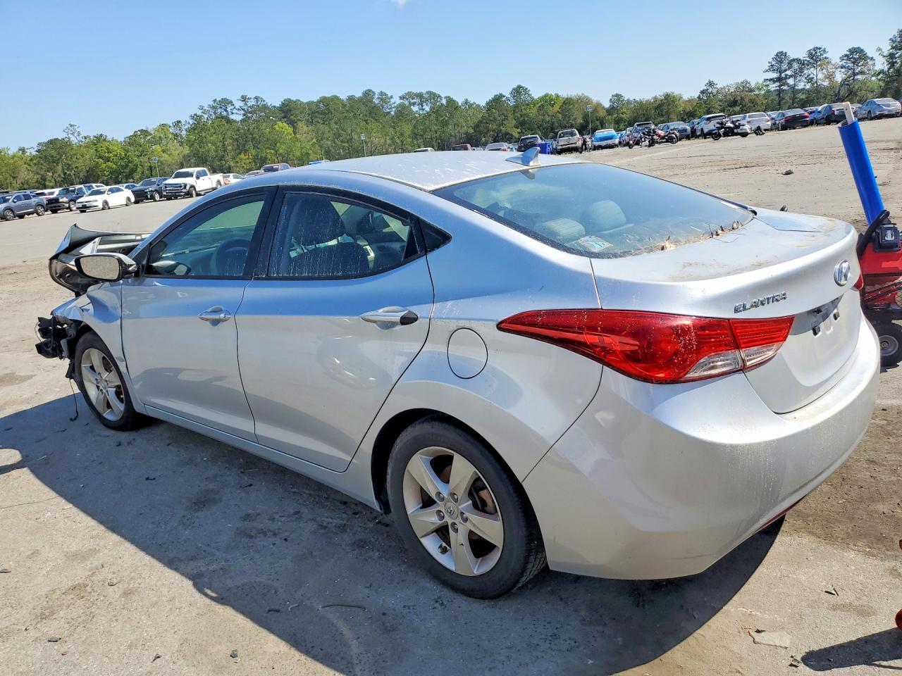 2011 Hyundai Elantra - Image 2