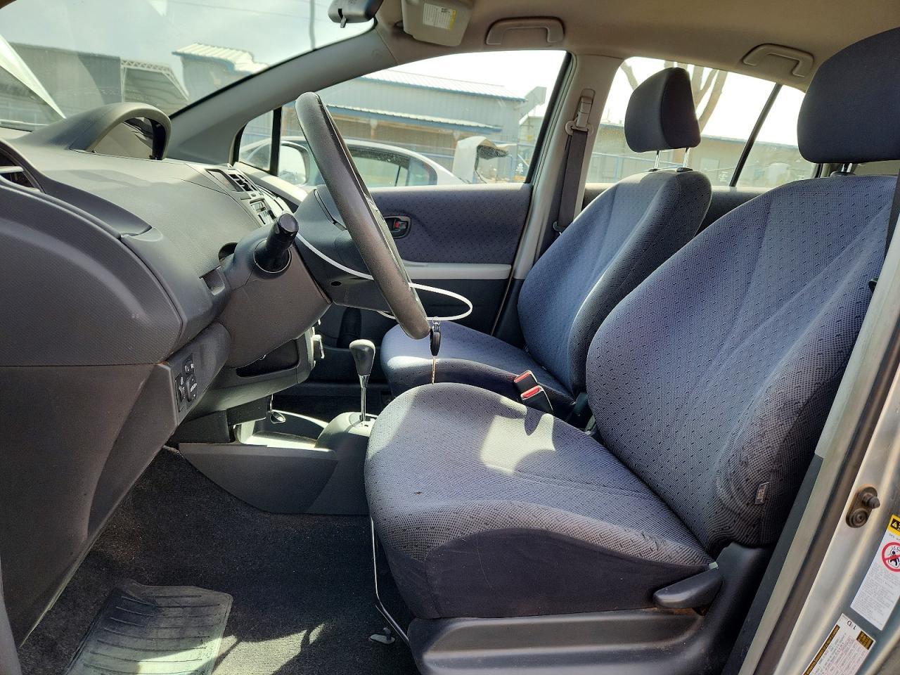 2010 Toyota Yaris Base - Image 7