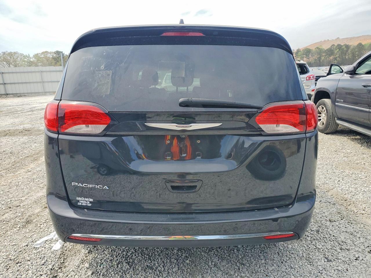 2017 Chrysler Pacifica Touring L - Image 6