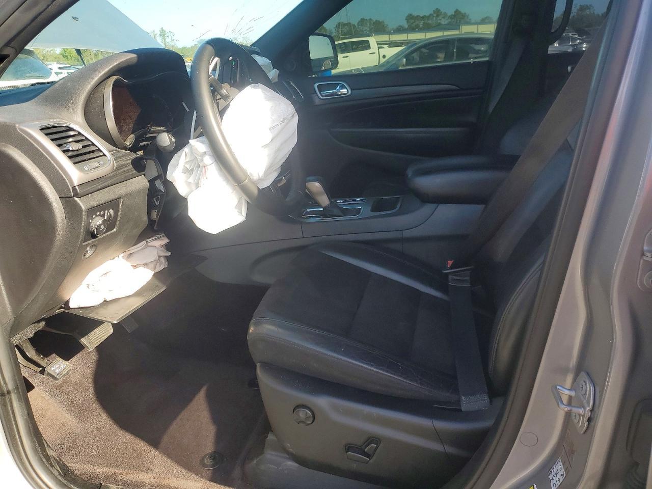 2019 Jeep Grand Cherokee Laredo - Image 7