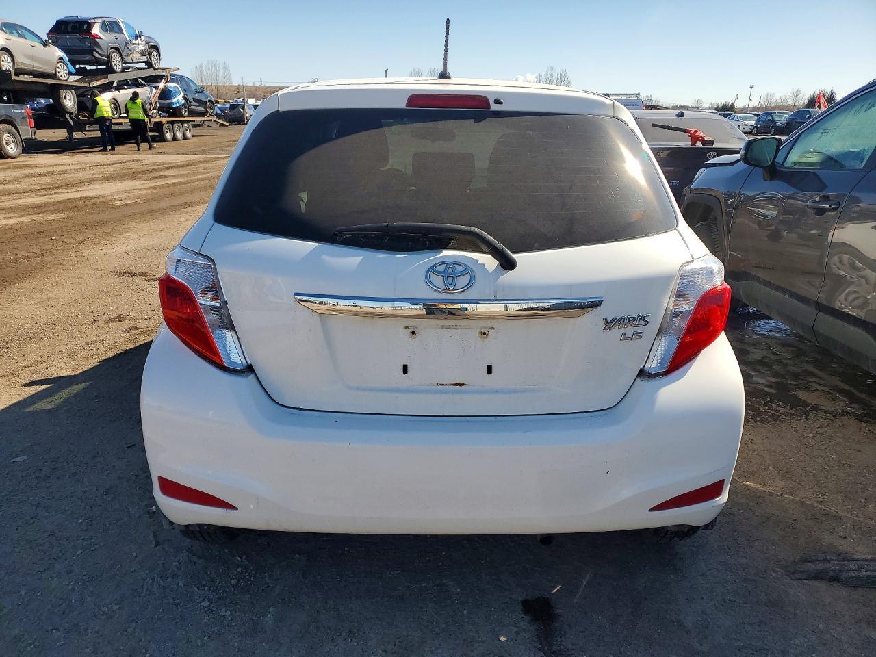 2013 Toyota Yaris 5-Door L - Фото 6