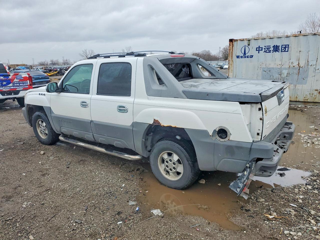 2002 Chevrolet Avalanche C1500 - Image 2