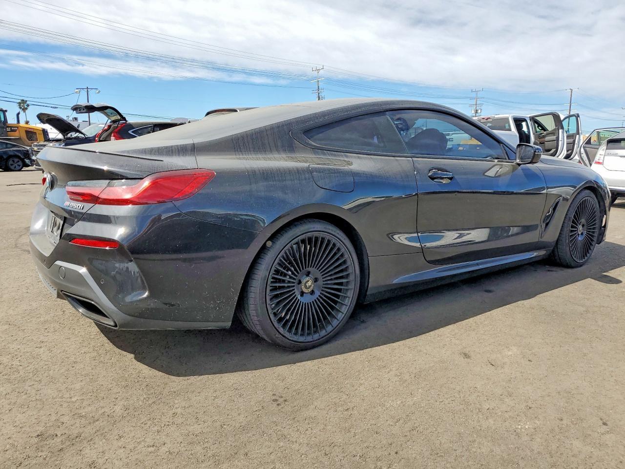 2022 BMW M850Xi - Фото 3