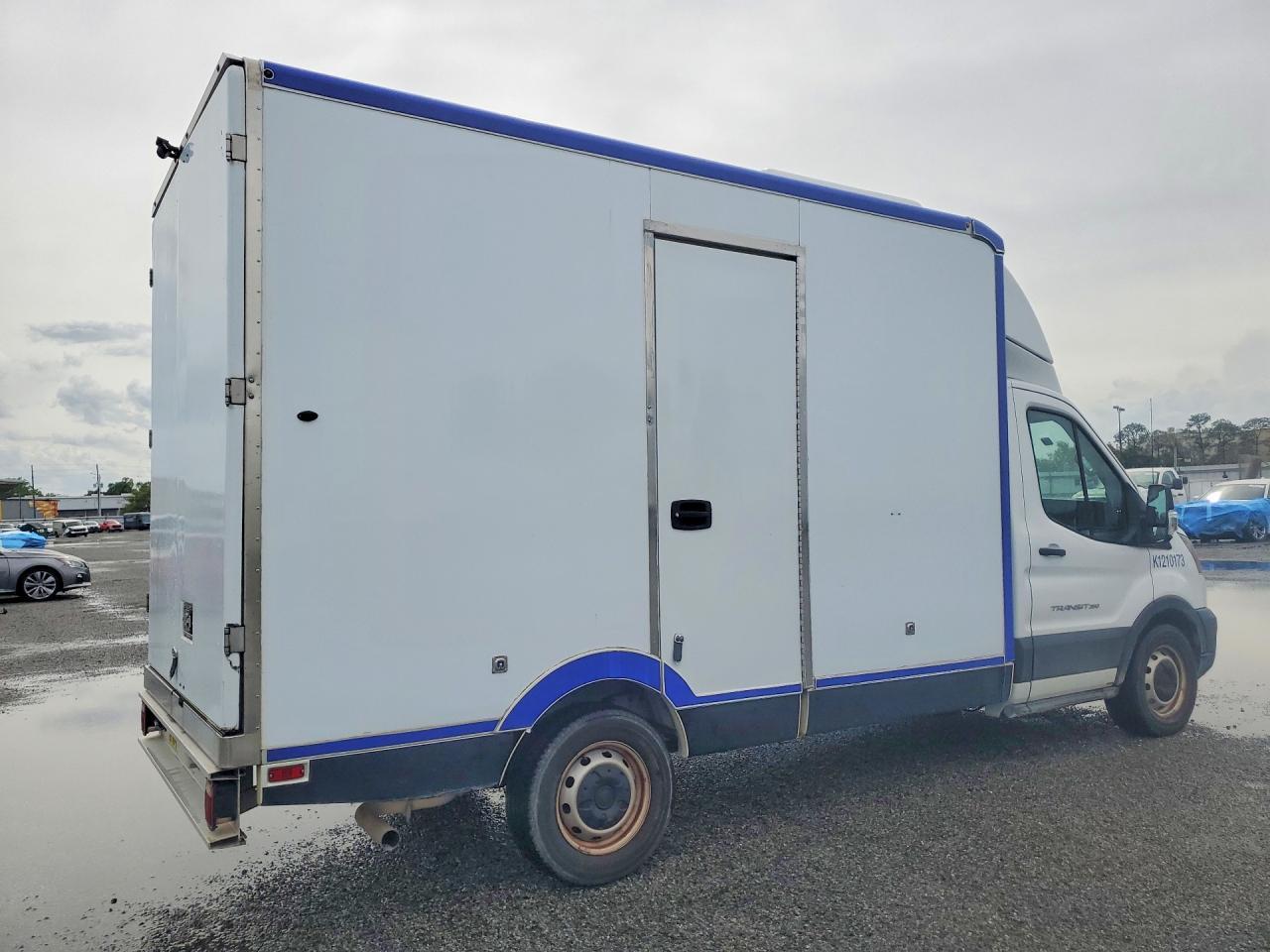 2021 Ford Transit Delivery Truck - Фото 3