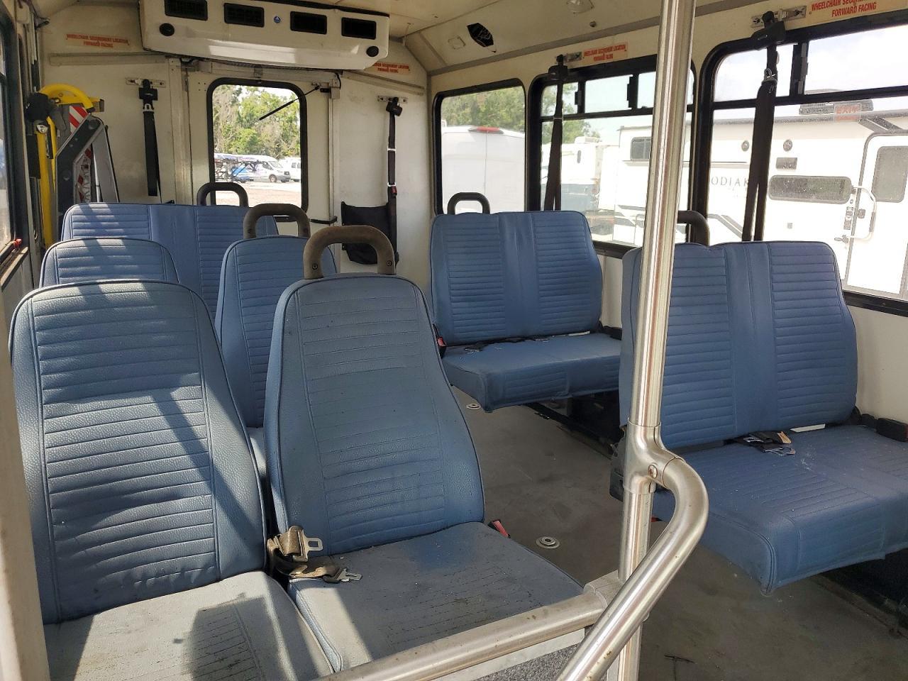 2016 Ford Econoline E450 Super Duty Cutaway Van - Image 6