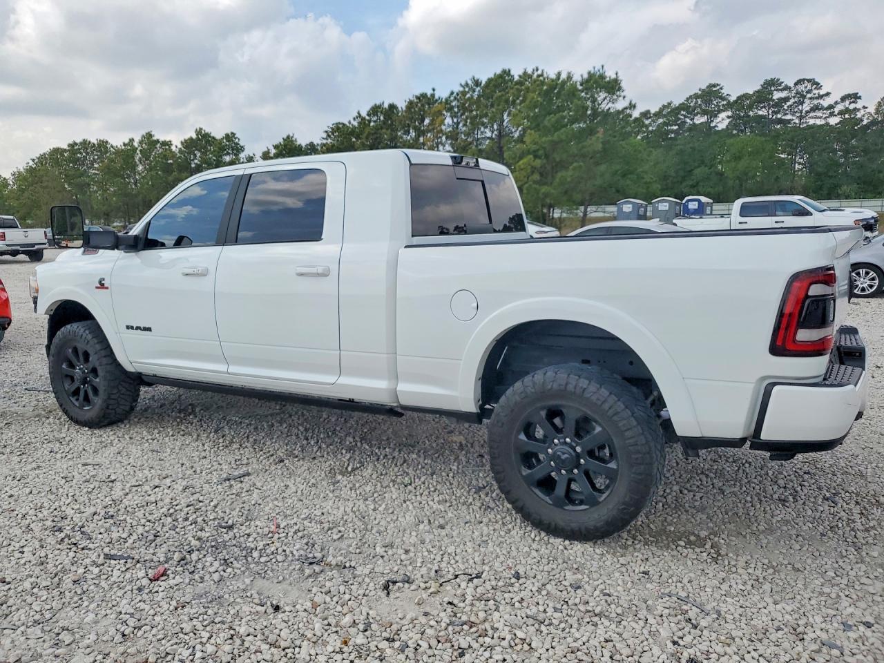 2022 Ram 2500 Laramie - Фото 2